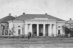 Здание гауптвахты. Вид с площади (1875)