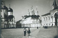 В Кремле (1900)