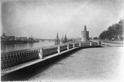 Sevilla, La Torre del Oro y el puerto desde San Telmo (1867)