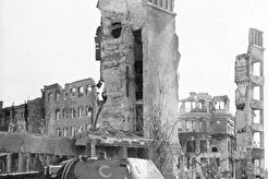 Сталинград. Танк Т-34/76 из 6-й танковой бригады на улице Гоголя (1942)