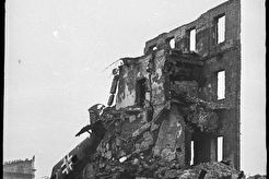 Подбитый самолёт (1943)