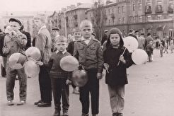 На площади Ленина (1964)