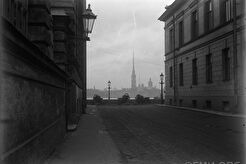 Вид на Петропавловскую крепость со стороны Мошкова переулка (1920)