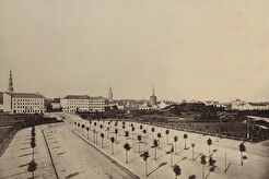 Панорама города и вид на Александровский бульвар (1870)