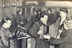 В магазине (1954)