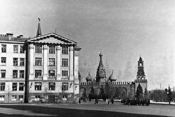 В Кремле (1960)