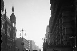 Intersection of 5th Avenue and 43rd Street, with Temple Emanu-El to the left. (1900)