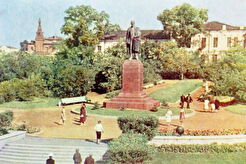 Памятник В.И.Ленину (1960)