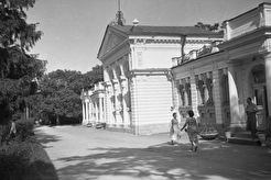 Здание Верхних ванн (1960)
