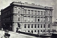 Lánchíd tér, Lánchíd Palota (1870)