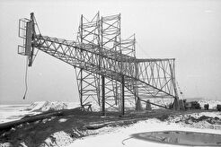 Ties Kiaulės nugara statoma aukštos įtampos elektros perdavimo linijos atrama (1960)