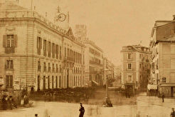 Puerta del Sol antes de la reforma (1857)