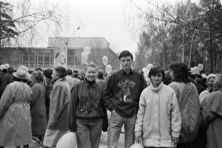Первомай, рядом с Домом Ученых (1991)