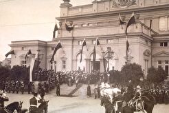 Цар Фердинанд I, министри и народни представители след заседание на Народното събрание (1908)