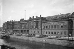 Börse und Burgstraße (1920)