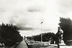 На территории нынешнего сквера у Монумента Славы (1930)