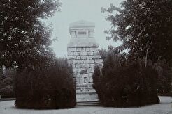 Паметник на загиналите през Освободителната война 1877 – 1878 медицински чинове (1907)