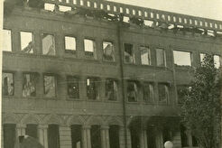 Сбитый немецкий самолет на Площади павших борцов (1942)