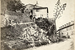La rue Ségurane et la montée du château (1863)