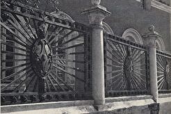 Ограда у здания Гауптвахты (1960)