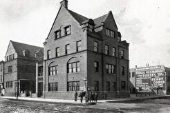 Hull House (1900)