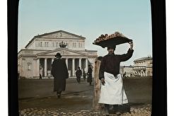 Разносчик на Театральной площади (1900)