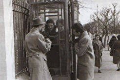 ул. Ленина, студенты мединститута возле входа в Горпарк (1960)