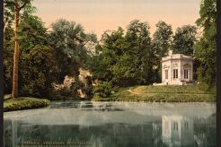 Petit Trianon. Le Pavillon et le rocher de Marie Antoinette (1890)
