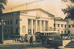 Алматы. ТЮЗ им. Н. Сац (1960)
