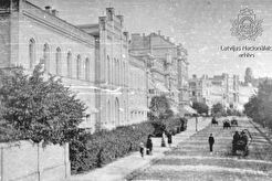 Здание Рижской городской гимназии на бульваре Престолонаследника, 8 (1880)