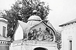 Ворота Пятницкой и Входоиерусалимской церкви (1880)