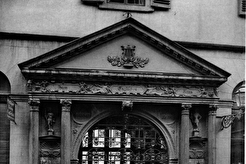 Einfahrtstor zum "Englischen Hause", Hauptstraße 110 (1900)