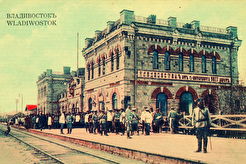 Железнодорожный вокзал. Вид с путей сообщения (1904)