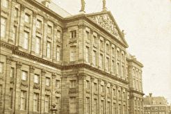 Achterzijde van het Koninklijk Paleis op de Dam (1858)