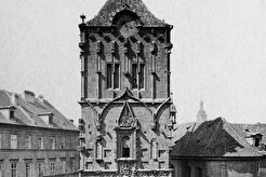 Pohled na Prašnou bránu s kostelem sv. Vojtěcha (1860)