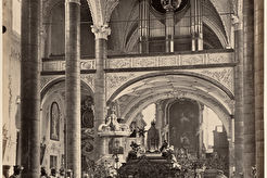 Innsbruck. Hofkerk van het Heilig Kruis. Tombe Maximiliaan I (1850)