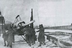 Самолет у Преполовенской церкви (1920)