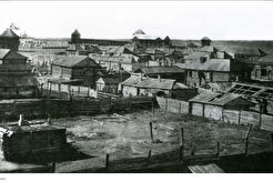 Вид на разрушающийся острог и Троицкий собор со смотровой каланчи (1894)