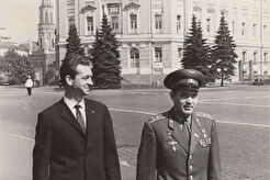 Экипаж космического корабля "Союз-9" на территории московского Кремля (1970)