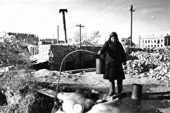 Жители города после боев (1943)