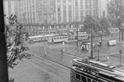 Múzeum körút az Astoria kereszteződés és a Rákóczi út felé nézve (1960)