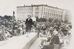 На площади Ленина (1958)