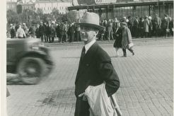 Остановка на площади Свердлова. (1930)