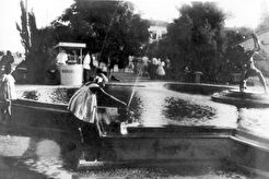У фонтана (1960)