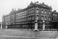 Buckingham Palace, London, England (1900)