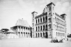 Palais de la Reine et Palais d'Argent à Tananarive (1898)