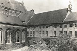 Domna baznica (1943)