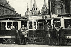 Трамвай у Иверских ворот. (1917)