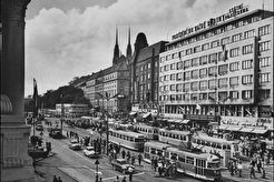 Brno, Nádražní, Dopravní ruch před nádražím   (1965)