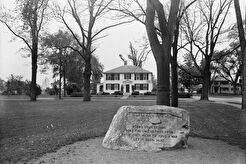 Line of the Minutemen memorial on the Green in Lexington (1900)